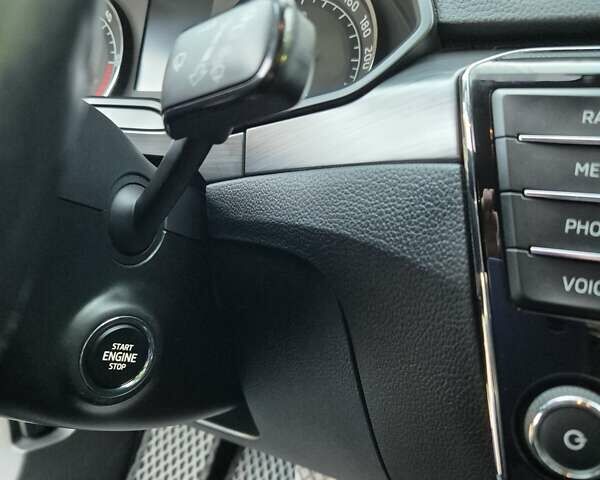 Желтый Шкода Суперб, объемом двигателя 1.97 л и пробегом 240 тыс. км за 17500 $, фото 46 на Automoto.ua