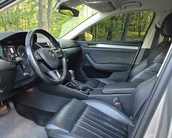 Желтый Шкода Суперб, объемом двигателя 1.97 л и пробегом 240 тыс. км за 17500 $, фото 47 на Automoto.ua