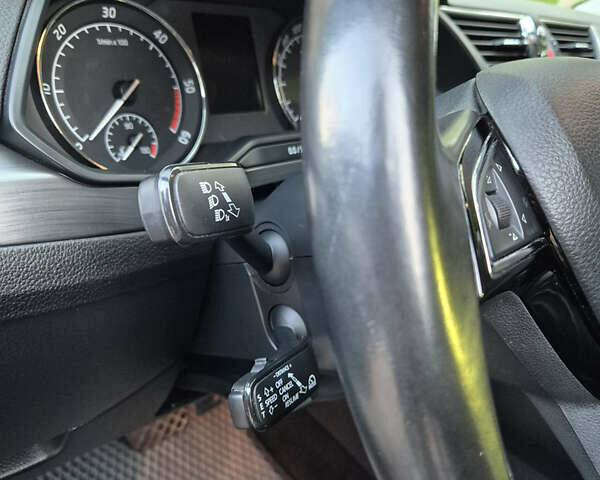 Жовтий Шкода Суперб, об'ємом двигуна 1.97 л та пробігом 240 тис. км за 17900 $, фото 30 на Automoto.ua