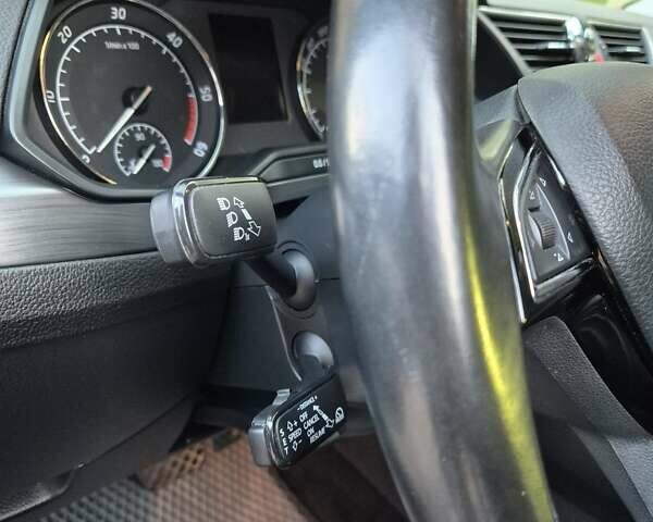 Желтый Шкода Суперб, объемом двигателя 1.97 л и пробегом 240 тыс. км за 17500 $, фото 48 на Automoto.ua