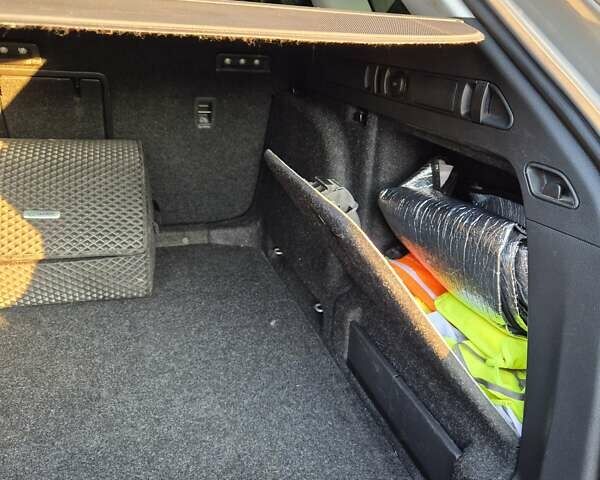 Желтый Шкода Суперб, объемом двигателя 1.97 л и пробегом 240 тыс. км за 17500 $, фото 12 на Automoto.ua