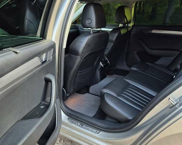 Желтый Шкода Суперб, объемом двигателя 1.97 л и пробегом 240 тыс. км за 17500 $, фото 14 на Automoto.ua