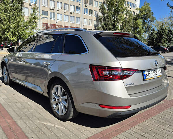 Жовтий Шкода Суперб, об'ємом двигуна 1.97 л та пробігом 240 тис. км за 17900 $, фото 3 на Automoto.ua