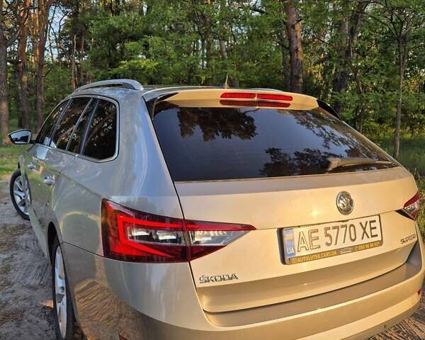 Желтый Шкода Суперб, объемом двигателя 1.97 л и пробегом 240 тыс. км за 17500 $, фото 7 на Automoto.ua