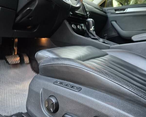 Желтый Шкода Суперб, объемом двигателя 1.97 л и пробегом 240 тыс. км за 17500 $, фото 50 на Automoto.ua