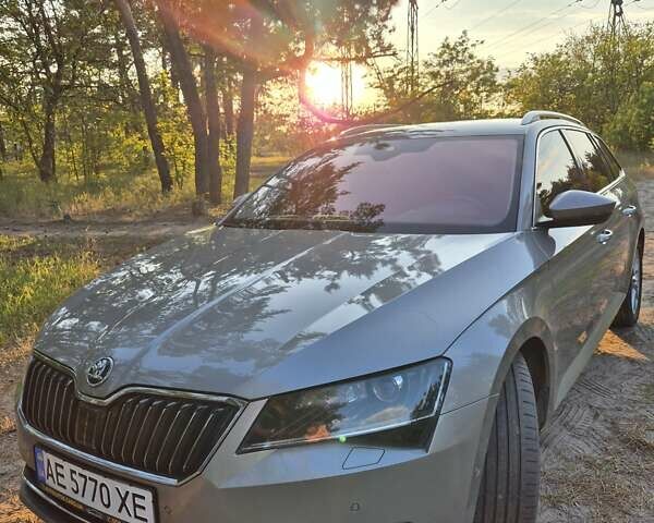 Желтый Шкода Суперб, объемом двигателя 1.97 л и пробегом 240 тыс. км за 17500 $, фото 4 на Automoto.ua