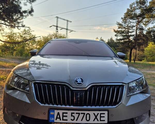 Желтый Шкода Суперб, объемом двигателя 1.97 л и пробегом 240 тыс. км за 17500 $, фото 2 на Automoto.ua