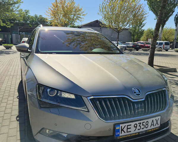 Жовтий Шкода Суперб, об'ємом двигуна 1.97 л та пробігом 240 тис. км за 17900 $, фото 7 на Automoto.ua