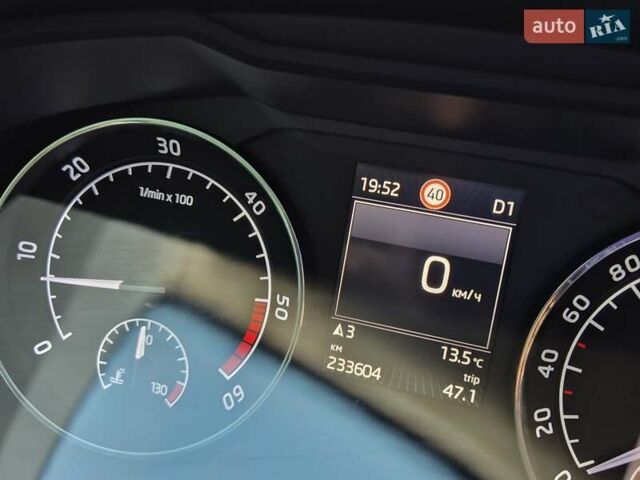 Желтый Шкода Суперб, объемом двигателя 1.97 л и пробегом 240 тыс. км за 17500 $, фото 25 на Automoto.ua