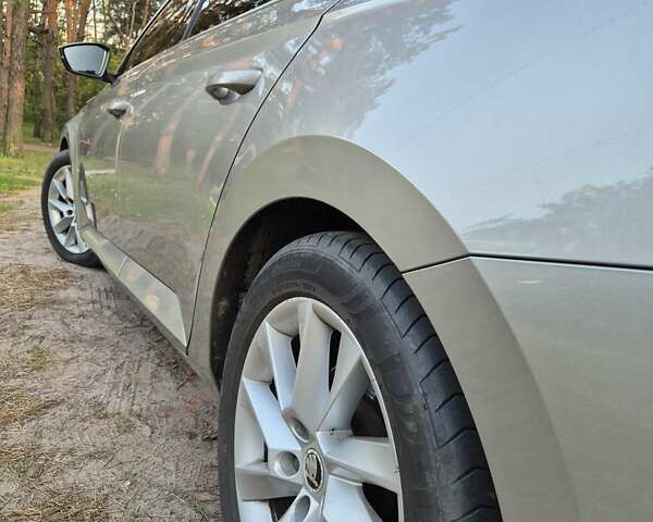 Желтый Шкода Суперб, объемом двигателя 1.97 л и пробегом 240 тыс. км за 17500 $, фото 30 на Automoto.ua