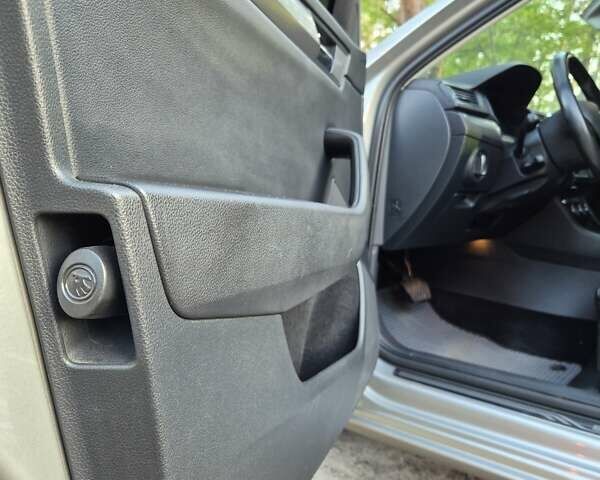 Желтый Шкода Суперб, объемом двигателя 1.97 л и пробегом 240 тыс. км за 17500 $, фото 51 на Automoto.ua