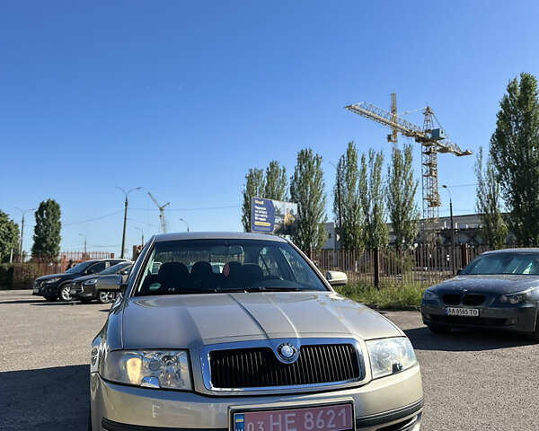 Желтый Шкода Суперб, объемом двигателя 2 л и пробегом 226 тыс. км за 5150 $, фото 2 на Automoto.ua