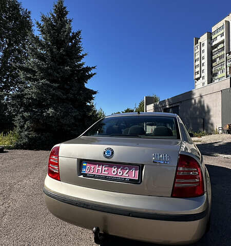 Желтый Шкода Суперб, объемом двигателя 2 л и пробегом 226 тыс. км за 5150 $, фото 8 на Automoto.ua