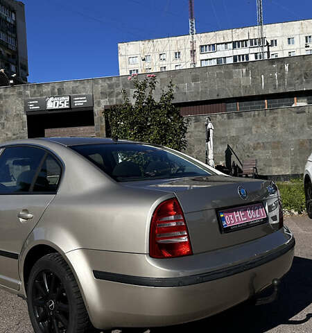 Желтый Шкода Суперб, объемом двигателя 2 л и пробегом 226 тыс. км за 5150 $, фото 4 на Automoto.ua