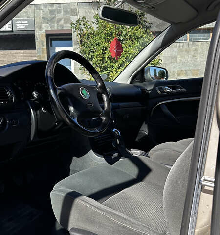 Желтый Шкода Суперб, объемом двигателя 2 л и пробегом 226 тыс. км за 5150 $, фото 27 на Automoto.ua