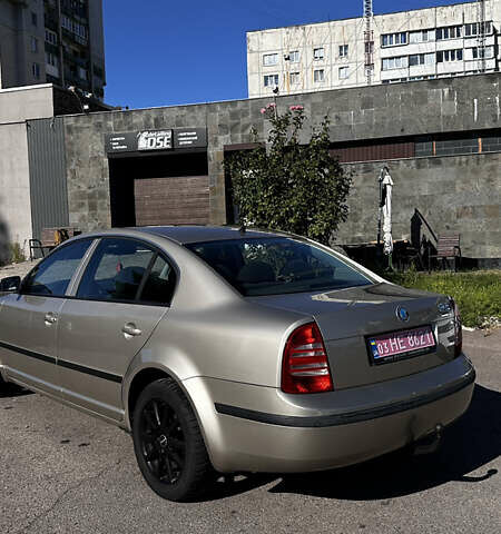 Желтый Шкода Суперб, объемом двигателя 2 л и пробегом 226 тыс. км за 5150 $, фото 5 на Automoto.ua