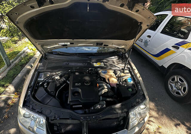 Желтый Шкода Суперб, объемом двигателя 2 л и пробегом 226 тыс. км за 5150 $, фото 33 на Automoto.ua