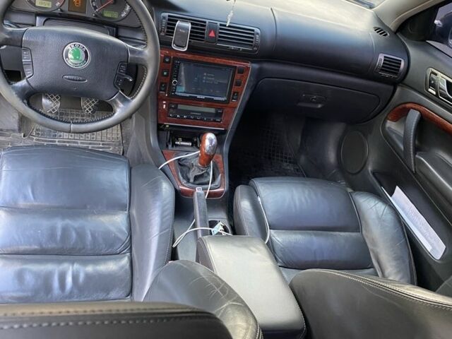 Серый Шкода Суперб, объемом двигателя 2.5 л и пробегом 200 тыс. км за 5500 $, фото 2 на Automoto.ua