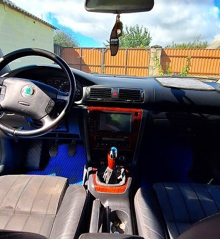 Серый Шкода Суперб, объемом двигателя 2.5 л и пробегом 360 тыс. км за 3000 $, фото 4 на Automoto.ua