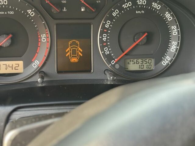 Сірий Шкода Суперб, об'ємом двигуна 2.5 л та пробігом 250 тис. км за 5336 $, фото 8 на Automoto.ua