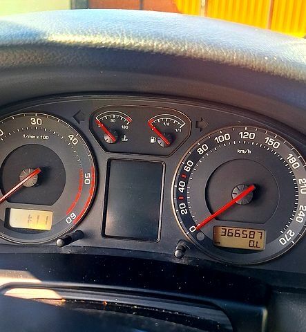 Серый Шкода Суперб, объемом двигателя 2.5 л и пробегом 360 тыс. км за 3000 $, фото 2 на Automoto.ua