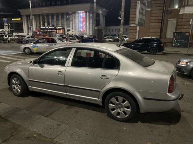 Сірий Шкода Суперб, об'ємом двигуна 2.5 л та пробігом 555 тис. км за 4300 $, фото 2 на Automoto.ua