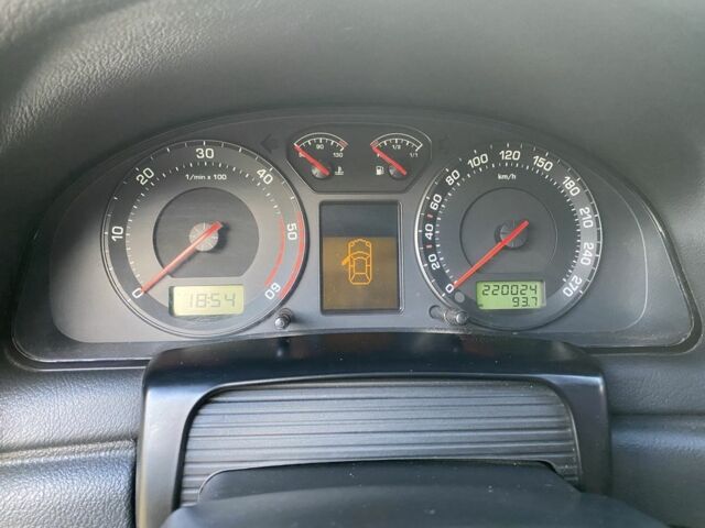 Серый Шкода Суперб, объемом двигателя 2.5 л и пробегом 200 тыс. км за 5500 $, фото 3 на Automoto.ua