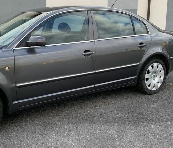 Серый Шкода Суперб, объемом двигателя 1.9 л и пробегом 390 тыс. км за 3200 $, фото 1 на Automoto.ua