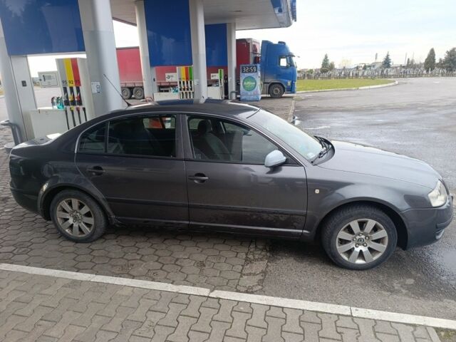 Сірий Шкода Суперб, об'ємом двигуна 2 л та пробігом 335 тис. км за 2400 $, фото 1 на Automoto.ua