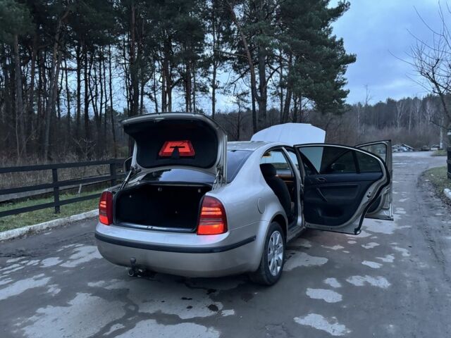 Сірий Шкода Суперб, об'ємом двигуна 1.9 л та пробігом 327 тис. км за 1950 $, фото 12 на Automoto.ua