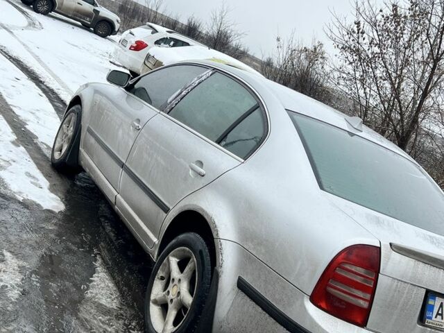 Серый Шкода Суперб, объемом двигателя 1.8 л и пробегом 289 тыс. км за 3200 $, фото 1 на Automoto.ua