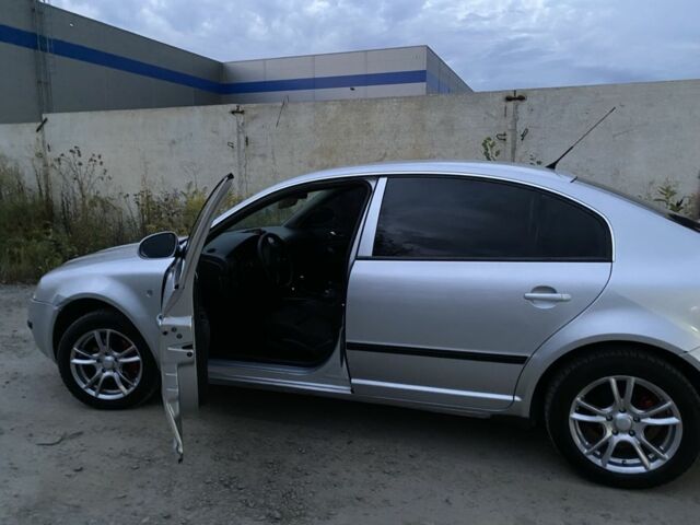 Серый Шкода Суперб, объемом двигателя 1.8 л и пробегом 392 тыс. км за 4600 $, фото 13 на Automoto.ua