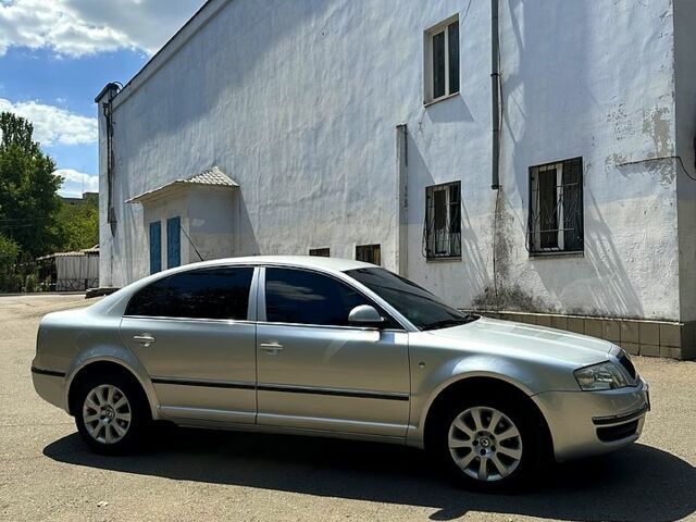 Сірий Шкода Суперб, об'ємом двигуна 2 л та пробігом 217 тис. км за 6200 $, фото 1 на Automoto.ua