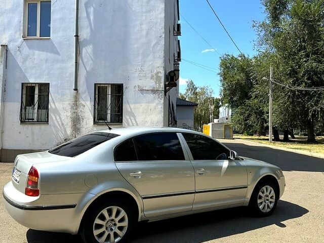 Сірий Шкода Суперб, об'ємом двигуна 2 л та пробігом 217 тис. км за 6200 $, фото 2 на Automoto.ua