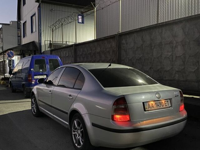 Серый Шкода Суперб, объемом двигателя 1.8 л и пробегом 392 тыс. км за 4600 $, фото 1 на Automoto.ua