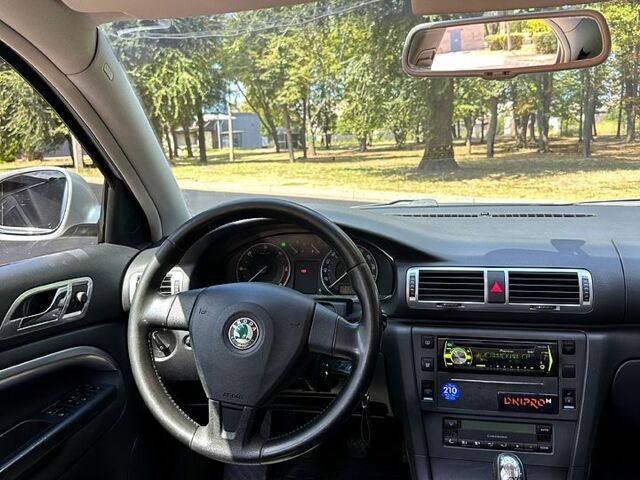 Сірий Шкода Суперб, об'ємом двигуна 2 л та пробігом 217 тис. км за 6200 $, фото 5 на Automoto.ua