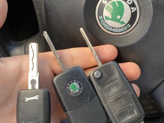 Серый Шкода Суперб, объемом двигателя 1.8 л и пробегом 392 тыс. км за 4600 $, фото 2 на Automoto.ua