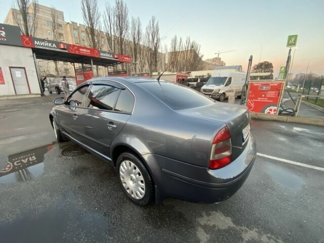 Серый Шкода Суперб, объемом двигателя 1.8 л и пробегом 383 тыс. км за 5000 $, фото 2 на Automoto.ua