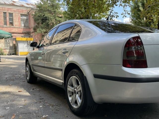 Серый Шкода Суперб, объемом двигателя 1.8 л и пробегом 284 тыс. км за 4600 $, фото 2 на Automoto.ua