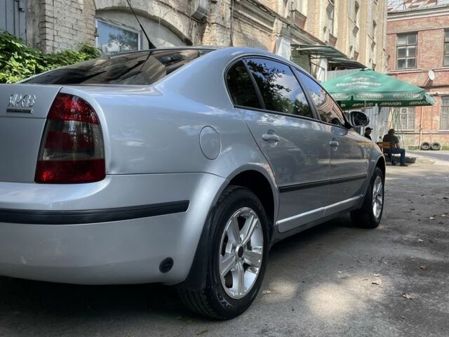 Серый Шкода Суперб, объемом двигателя 1.8 л и пробегом 284 тыс. км за 4600 $, фото 1 на Automoto.ua