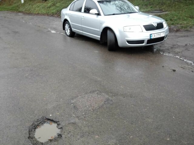 Серый Шкода Суперб, объемом двигателя 1.8 л и пробегом 195 тыс. км за 6200 $, фото 1 на Automoto.ua