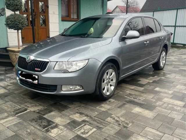 Сірий Шкода Суперб, об'ємом двигуна 2 л та пробігом 249 тис. км за 8700 $, фото 1 на Automoto.ua