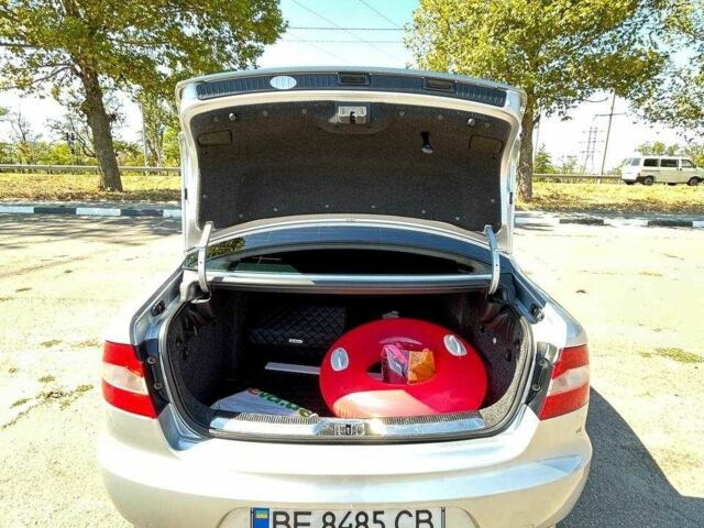Сірий Шкода Суперб, об'ємом двигуна 2 л та пробігом 311 тис. км за 10999 $, фото 16 на Automoto.ua