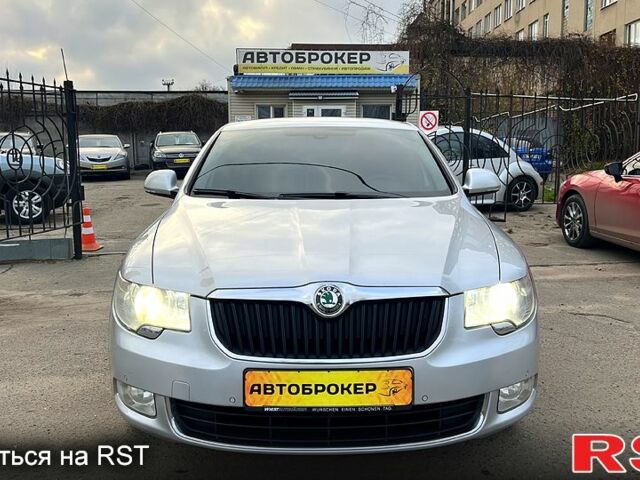 Сірий Шкода Суперб, об'ємом двигуна 2 л та пробігом 316 тис. км за 9300 $, фото 2 на Automoto.ua