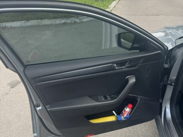 Сірий Шкода Суперб, об'ємом двигуна 2 л та пробігом 225 тис. км за 18200 $, фото 10 на Automoto.ua