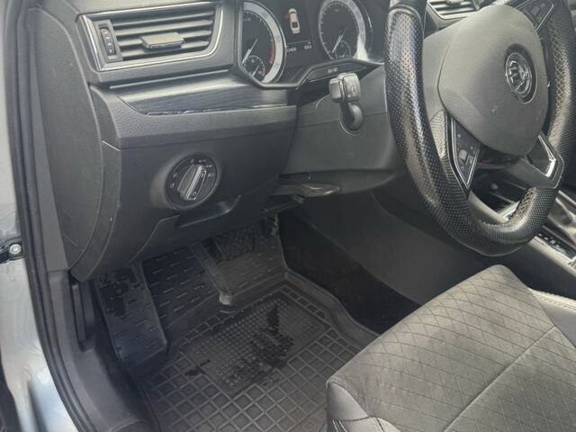 Сірий Шкода Суперб, об'ємом двигуна 2 л та пробігом 225 тис. км за 18200 $, фото 12 на Automoto.ua