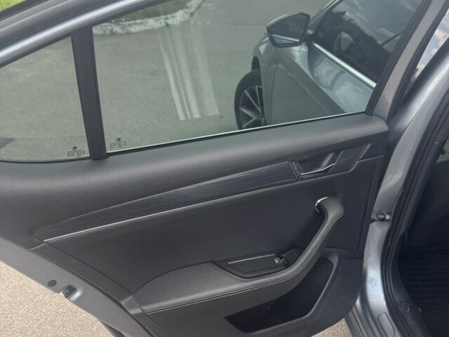 Сірий Шкода Суперб, об'ємом двигуна 2 л та пробігом 225 тис. км за 18200 $, фото 4 на Automoto.ua