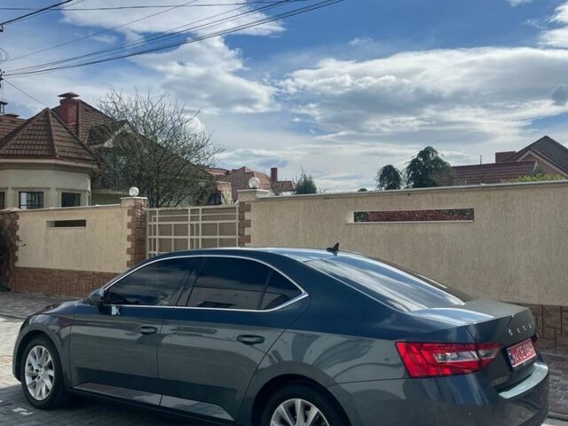 Серый Шкода Суперб, объемом двигателя 2 л и пробегом 297 тыс. км за 19500 $, фото 3 на Automoto.ua