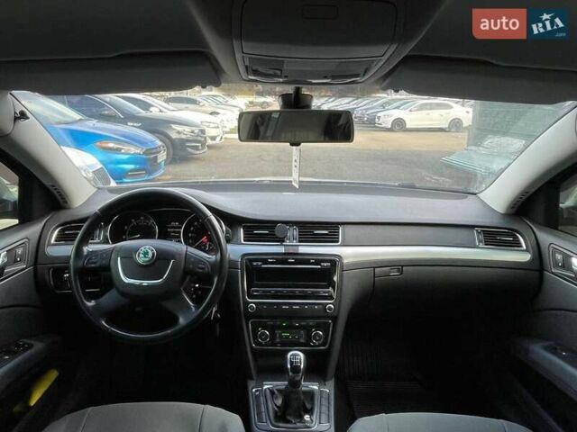 Серый Шкода Суперб, объемом двигателя 1.8 л и пробегом 162 тыс. км за 8790 $, фото 12 на Automoto.ua