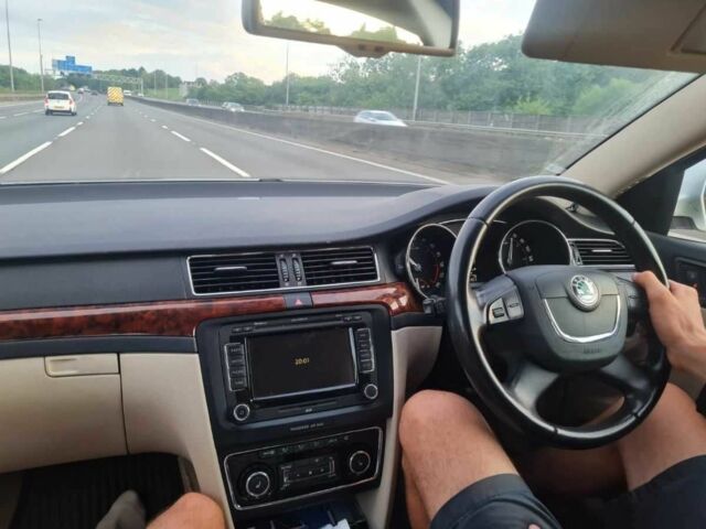 Серый Шкода Суперб, объемом двигателя 2 л и пробегом 145 тыс. км за 3267 $, фото 2 на Automoto.ua